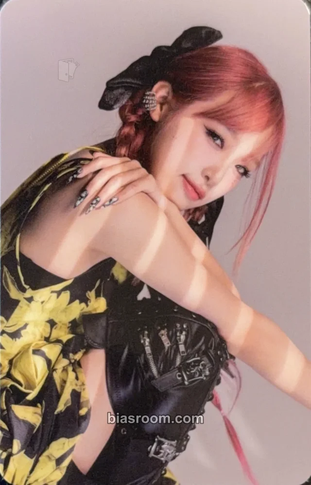 Yena Yena YENA JAPAN DEBUT SHOWCASE - "SMILEY" K-pop photocard