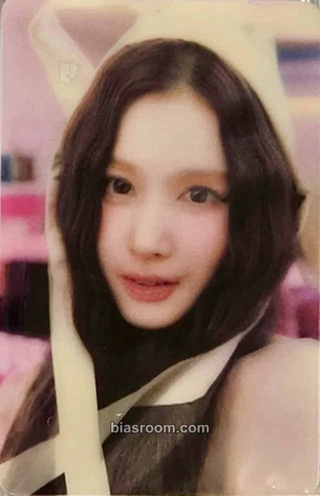Photocard K-pop di Sana TWICE TWICE The Thri11 (11th Anniversary Pop-Up)