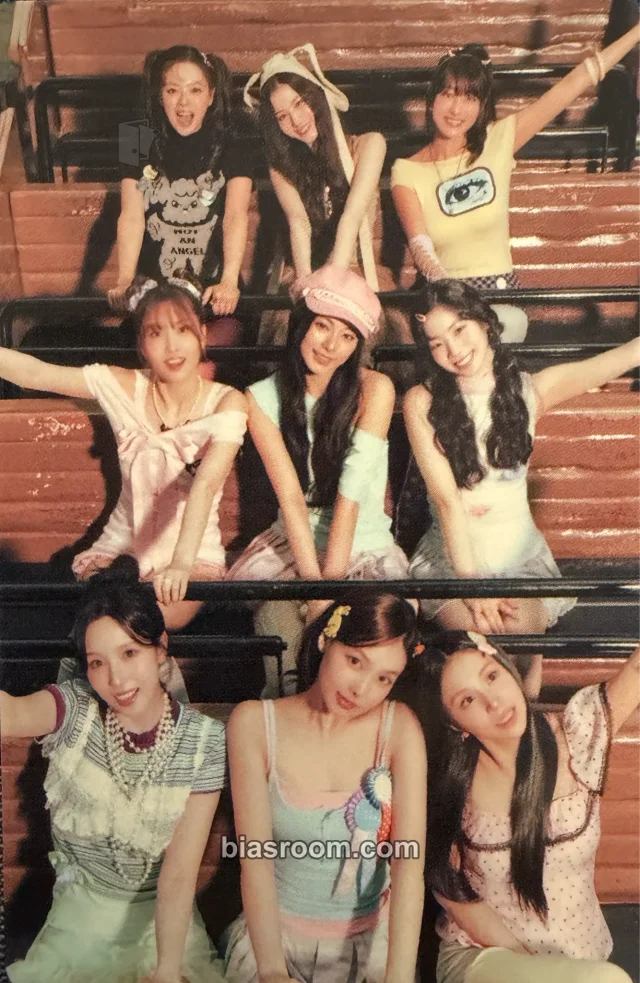Photocard K-pop di TWICE TWICE The Thri11 (11th Anniversary Pop-Up)