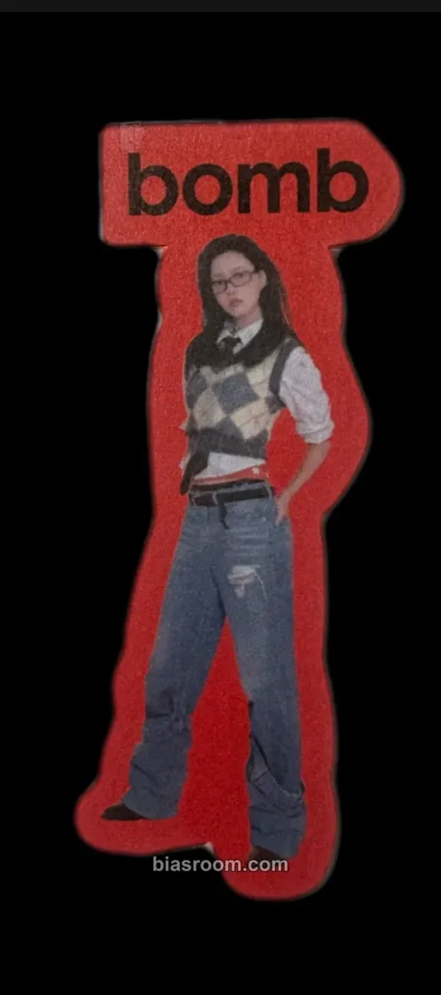 Yunah ILLIT bomb K-pop photocard