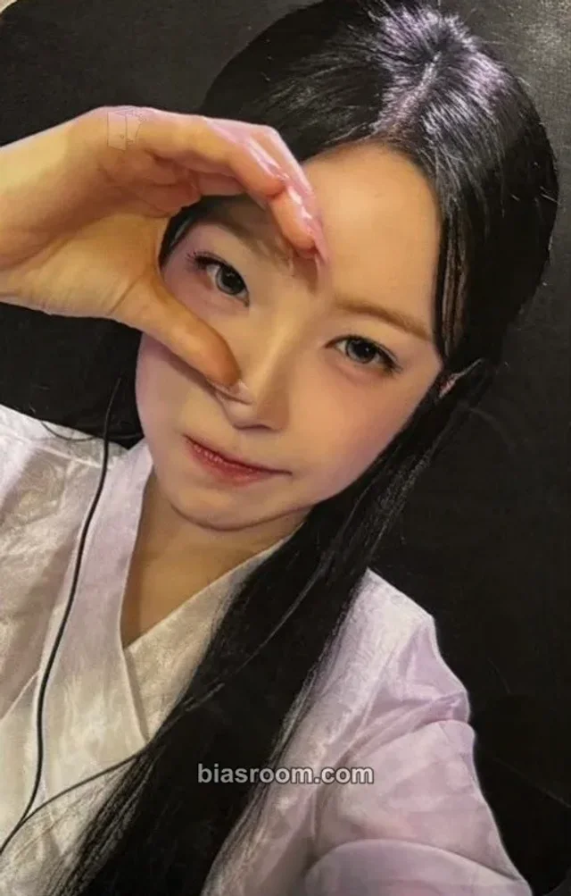 Jiheon fromis_9 Glow ME K-pop photocard