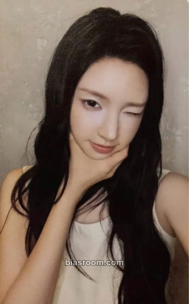 Yunah ILLIT BREAK EVEN K-pop photocard