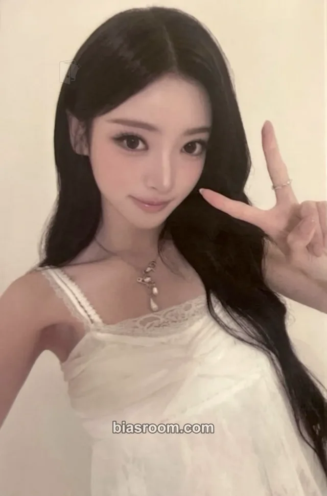 Anna MEOVV LET’S MEOVV. DEBUT 2ND ANNIVERSARY OFFICIAL MERCH K-pop photocard