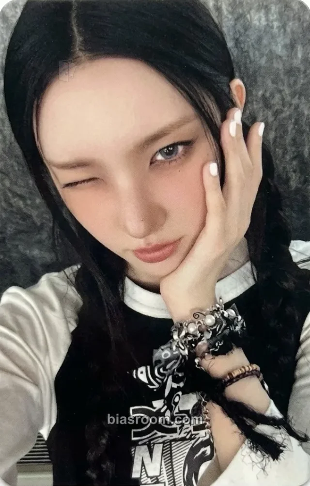 Yunah ILLIT BREAK EVEN K-pop photocard