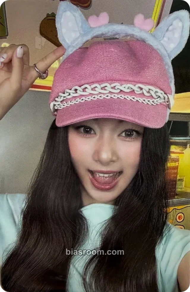 Photocard K-pop di Tzuyu TWICE TWICE The Thri11 (11th Anniversary Pop-Up)