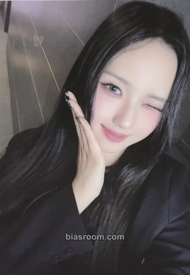 Jiwoo tripleS Whosfan Official Themed Cafe K-pop photocard