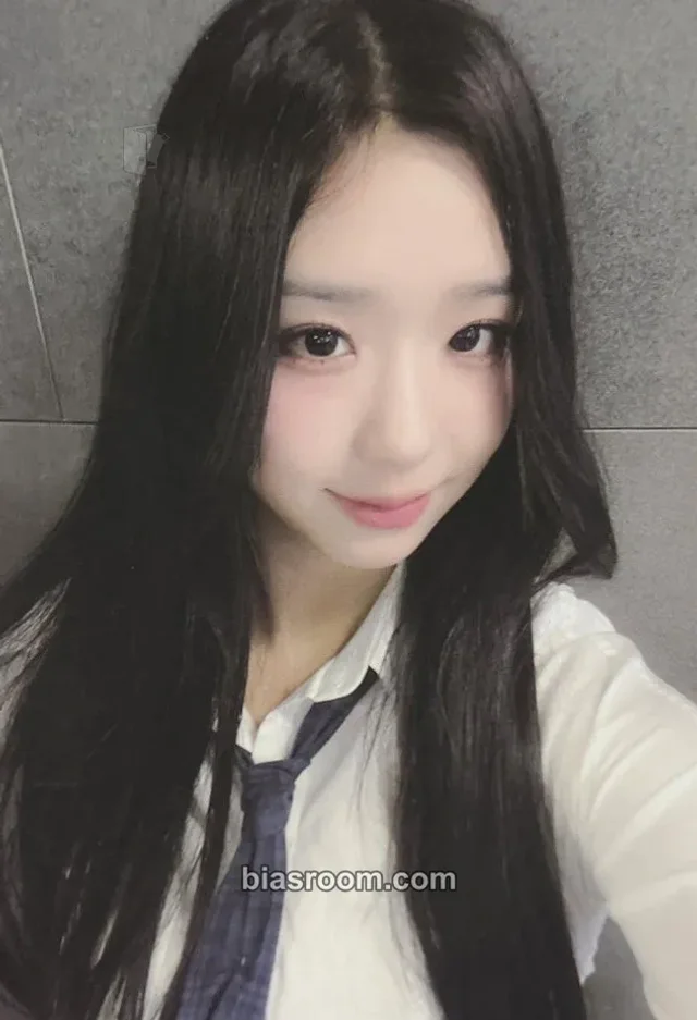 Chaeyeon tripleS Whosfan Official Themed Cafe K-pop photocard