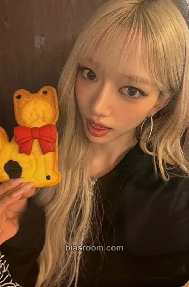 Sooin MEOVV BITE NOW K-pop photocard