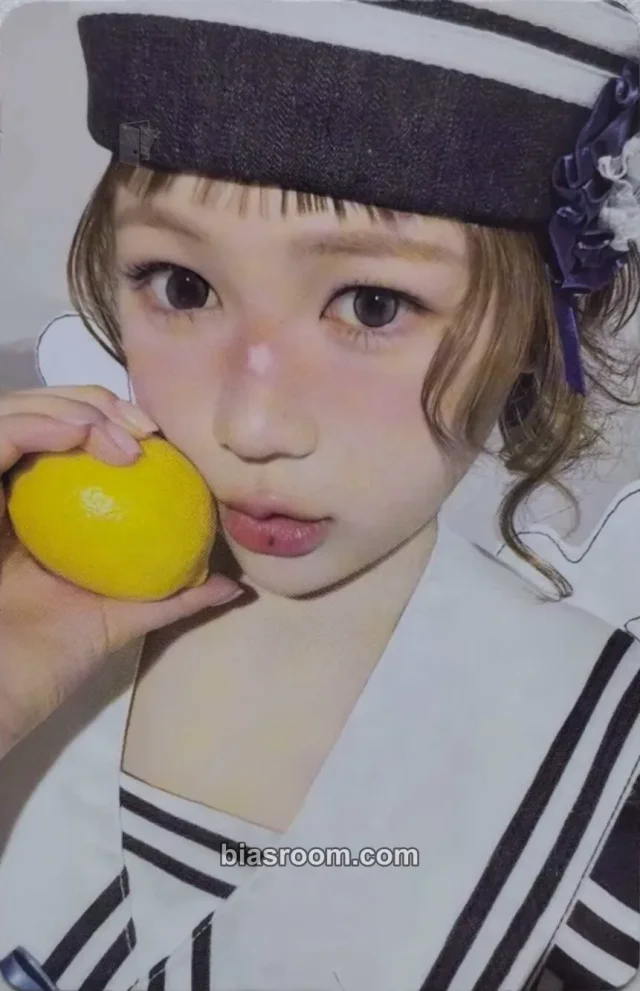 Ye-on Hearts2Hearts Lemon Tang K-pop photocard
