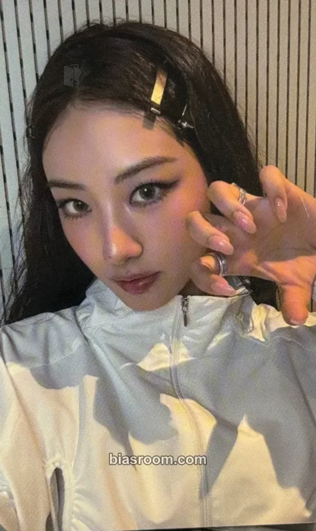 Gawon MEOVV BURNING UP K-pop photocard