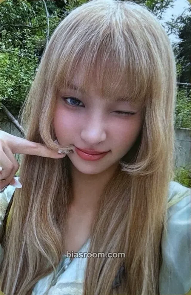Yunah ILLIT BREAK EVEN K-pop photocard