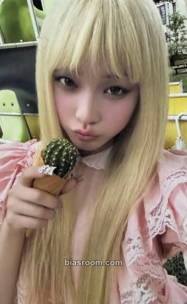 Iroha ILLIT BREAK EVEN K-pop Photocard