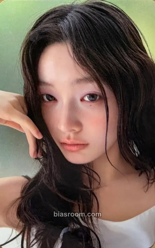 Iroha ILLIT BREAK EVEN K-pop Photocard