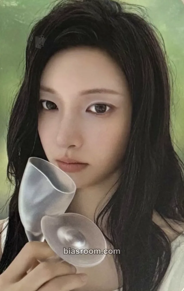 Yunah ILLIT BREAK EVEN K-pop Photocard