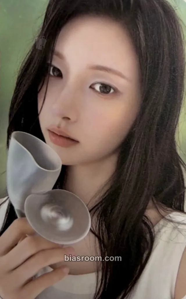 Photocard K-pop di Yunah ILLIT BREAK EVEN
