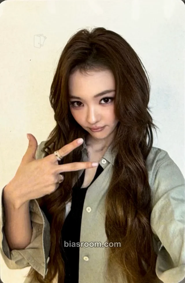 Ella MEOVV GO HARD K-pop photocard