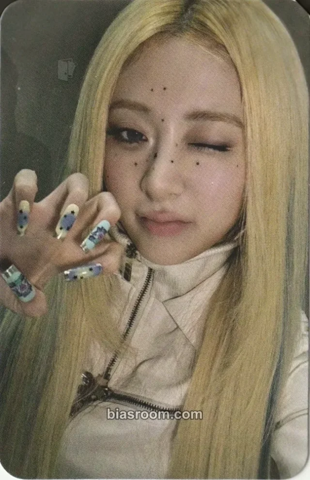 Huh Yunjin LE SSERAFIM Made My Night K-pop Photocard
