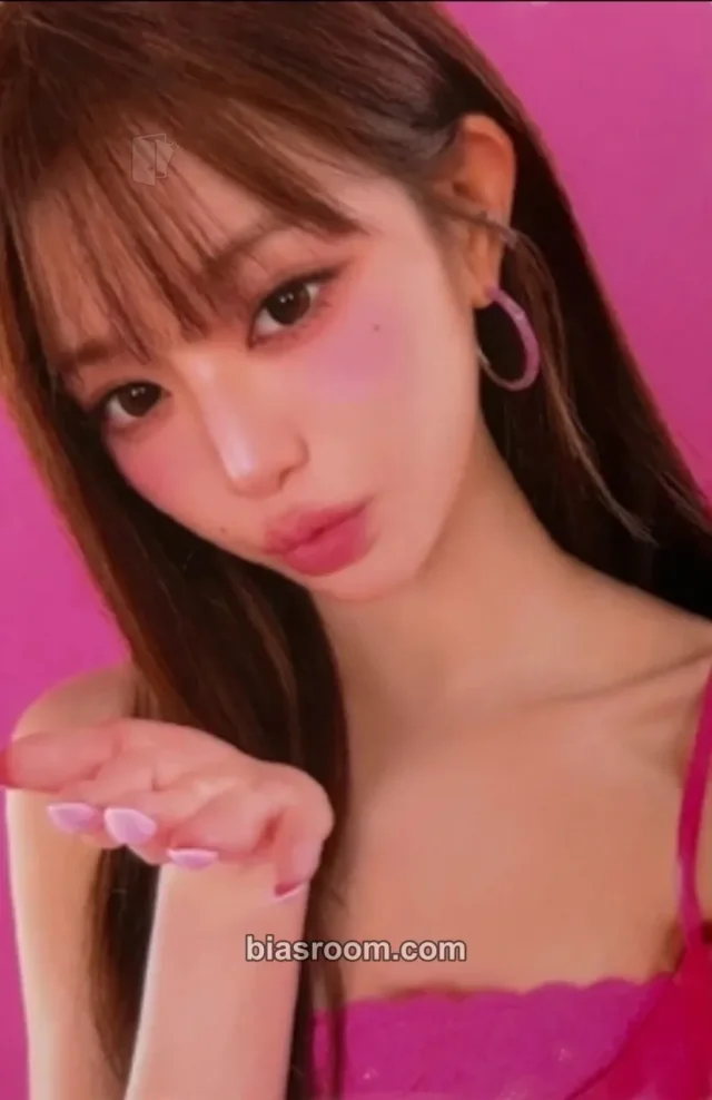 Wonyoung IVE Looks Can Kill K-pop photocard