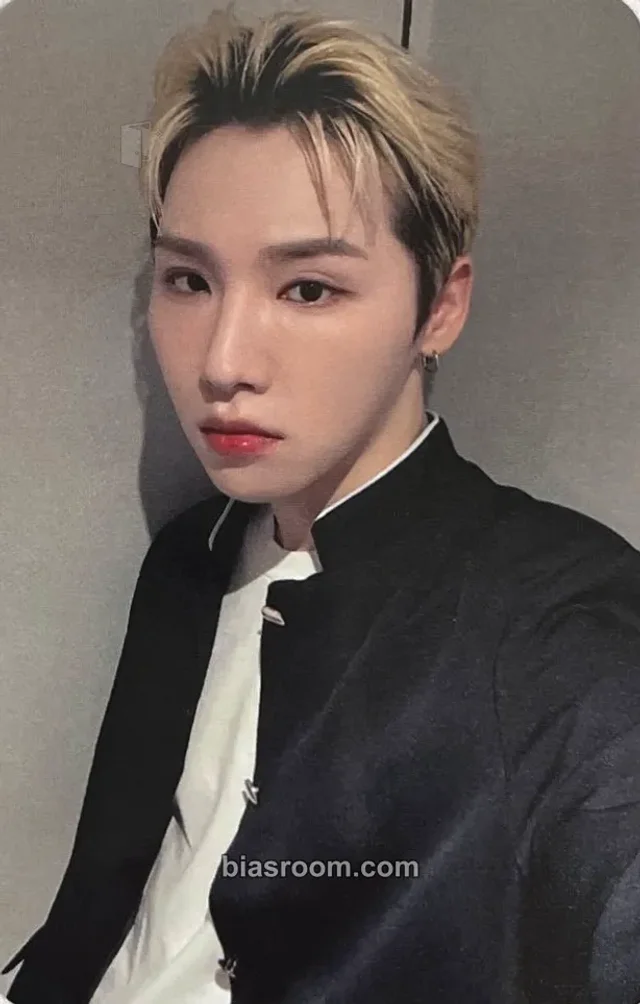 Woong AB6IX THE FUTURE IS OURS : LOST K-pop photocard