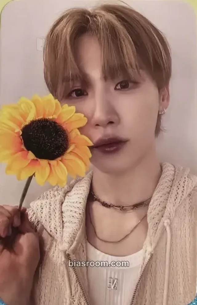 Woong AB6IX UPSIDE DOWN K-pop photocard