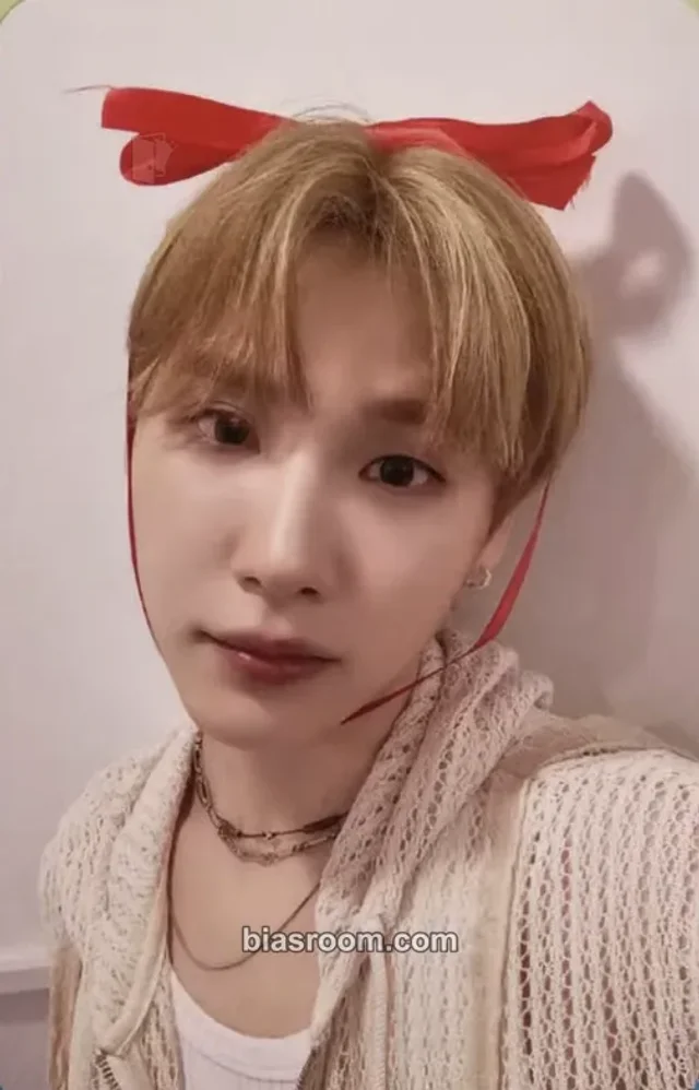 Woong AB6IX UPSIDE DOWN K-pop photocard
