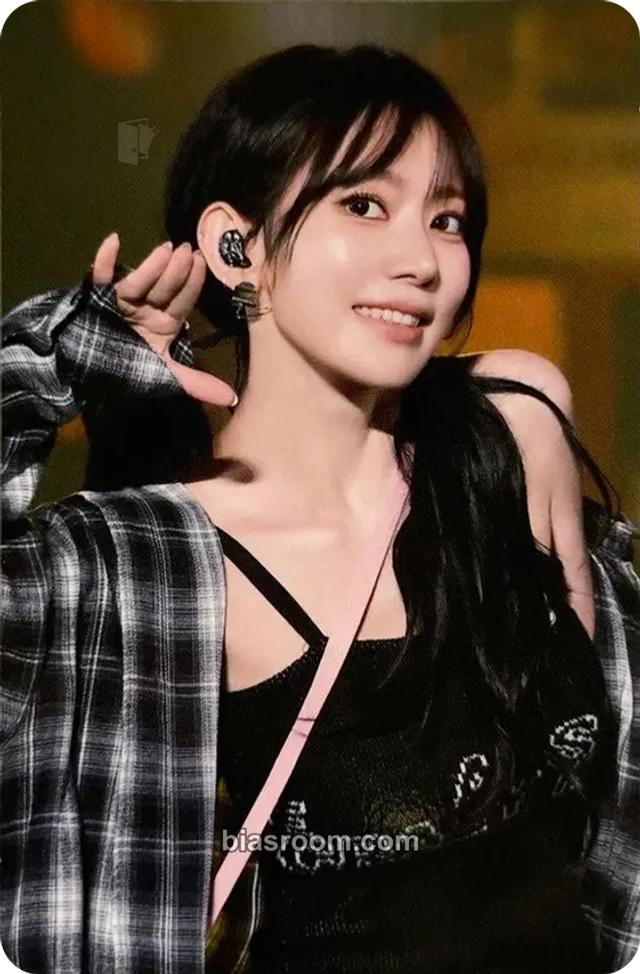 Photocard K-pop Sakura LE SSERAFIM 2026 Tour 'Easy Crazy Hot Encore' in Tokyo Dome Blu-Ray & Digicode