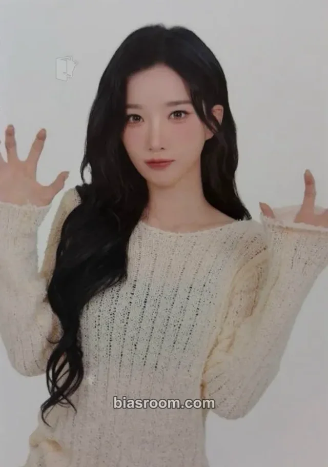 Yooyeon tripleS Special Japan Online Lottery K-pop photocard
