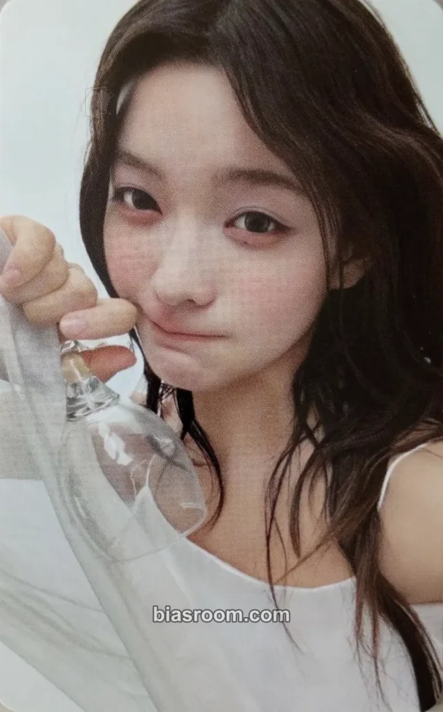 Iroha ILLIT BREAK EVEN K-pop photocard