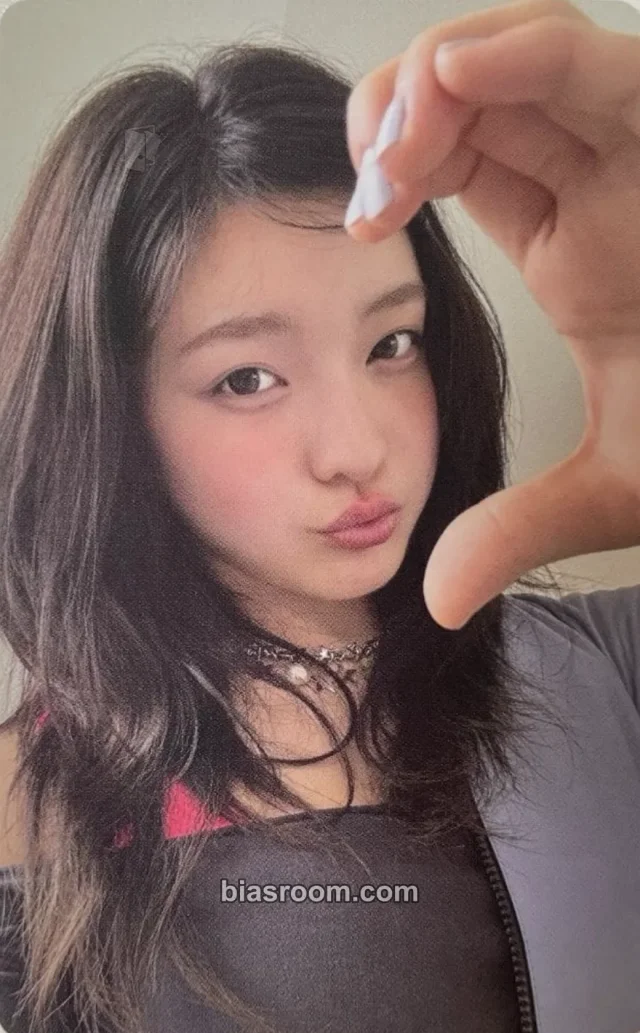 Iroha ILLIT BREAK EVEN K-pop photocard