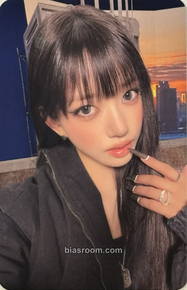 Sooin MEOVV GO HARD K-pop photocard