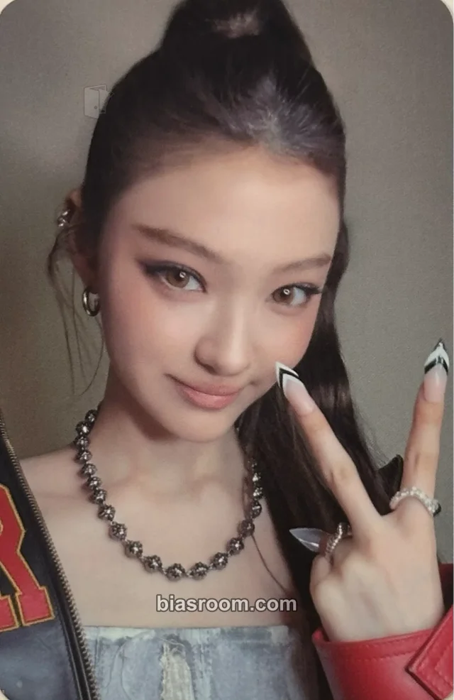 Ella MEOVV GO HARD K-pop photocard