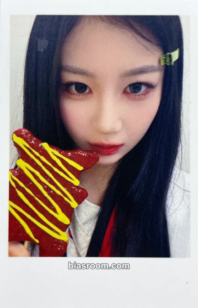 Kaede tripleS Beyond Beauty K-pop photocard