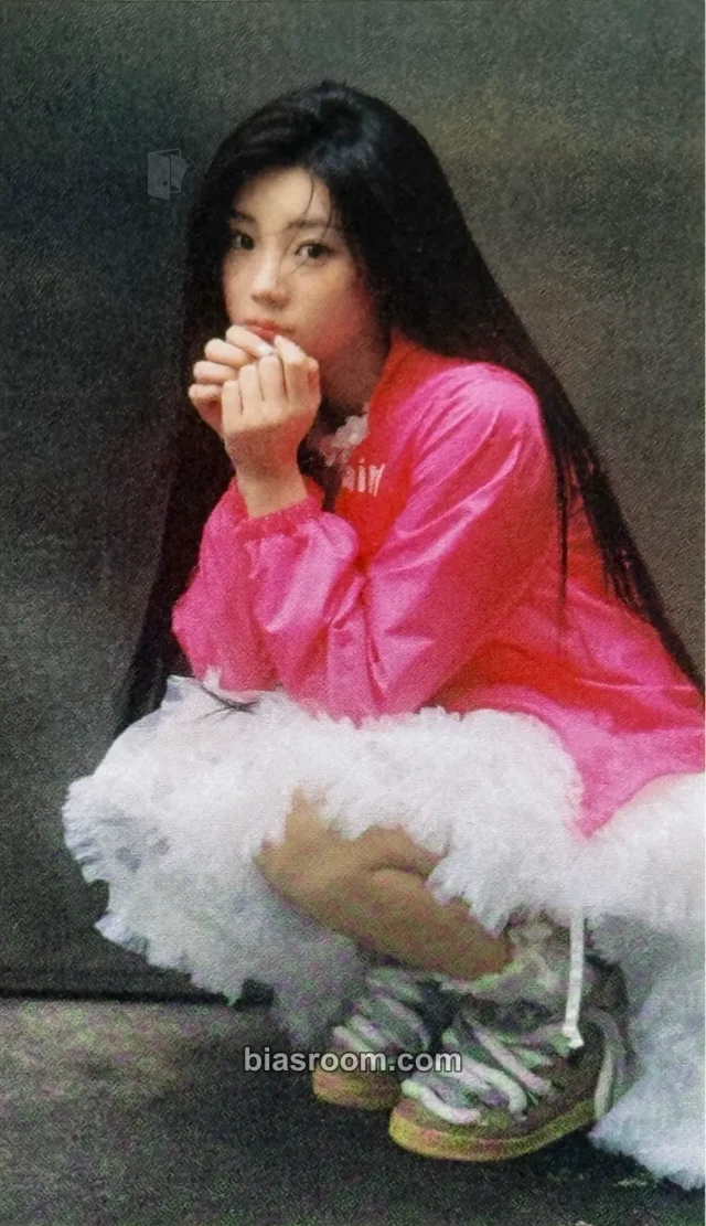 Wonhee ILLIT Hybe: we believe in music X Grammy Museum K-pop photocard