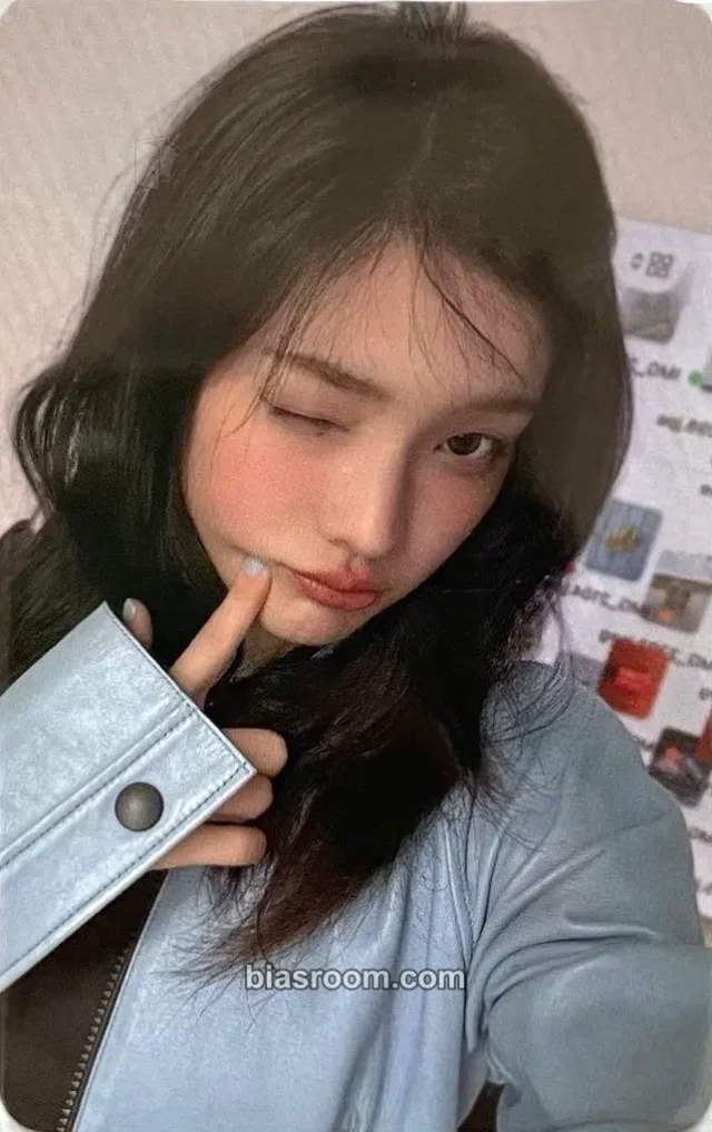 Iroha ILLIT BREAK EVEN K-pop photocard