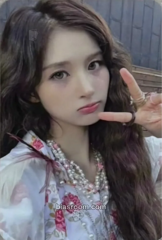 Photocard K-pop de Sullyoon NMIXX Strange Muse