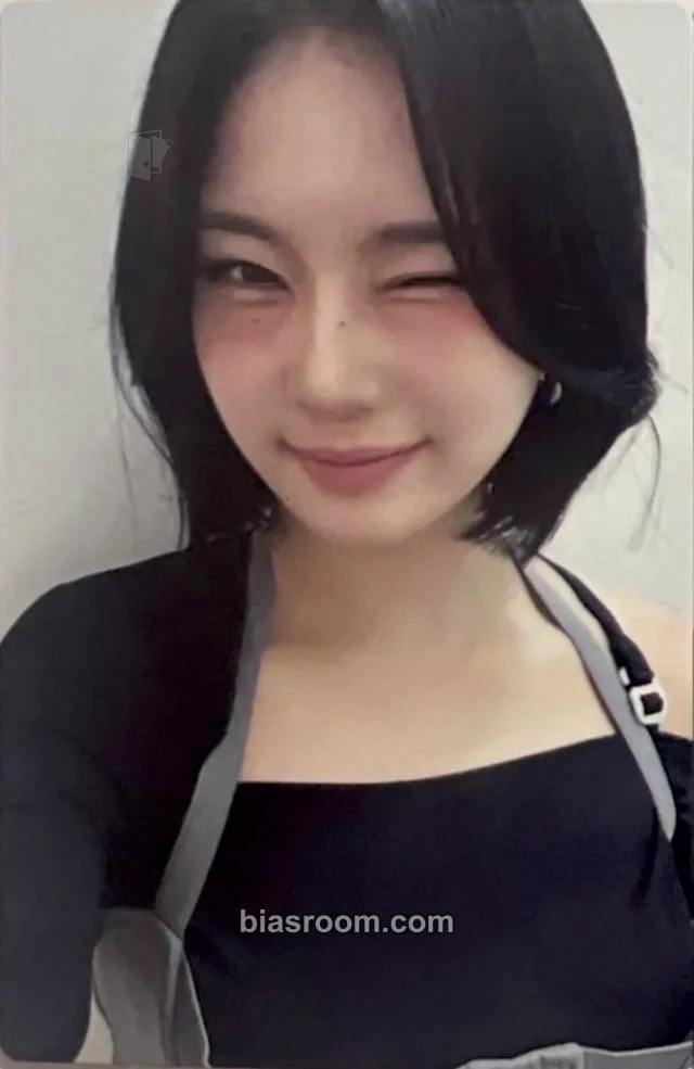 Isa STAYC Lover, Killer / BEBE (Japanese Ver.) K-pop photocard