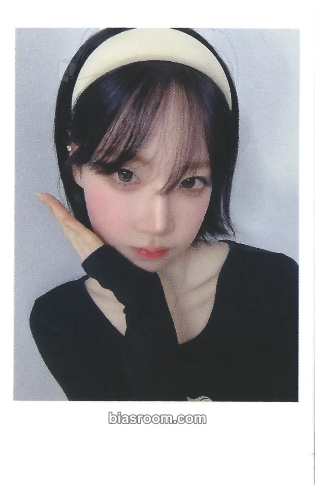 Nakyoung tripleS Beyond Beauty K-pop photocard