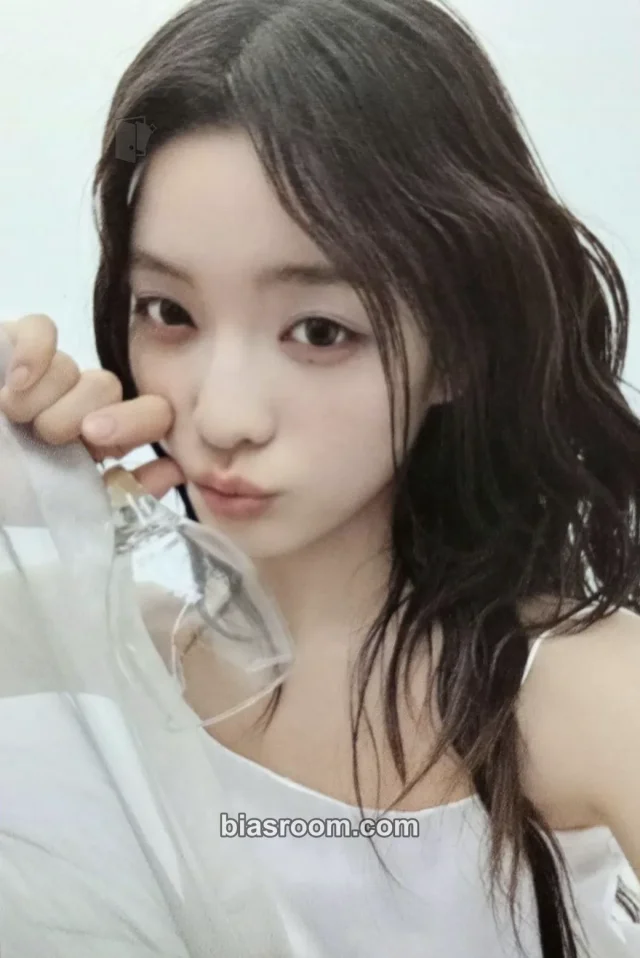 Iroha ILLIT BREAK EVEN K-pop photocard