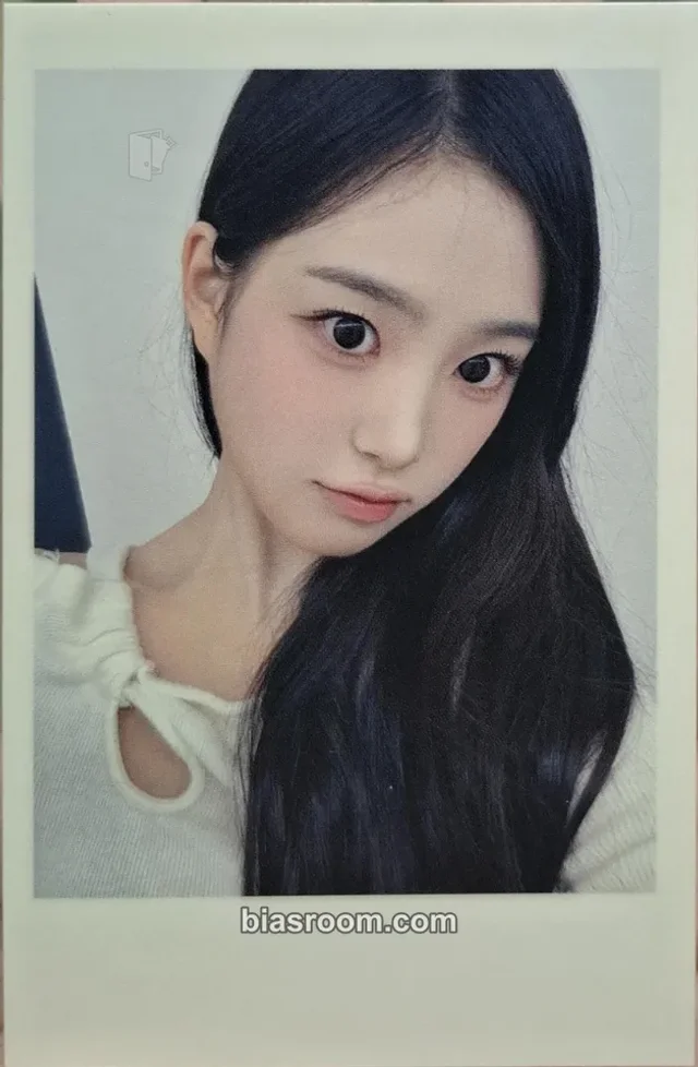 Jiyeon tripleS Beyond Beauty K-pop photocard