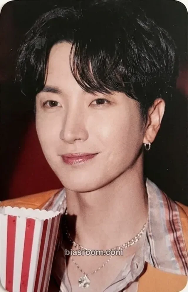 Leeteuk SUPER JUNIOR 2022 Season's Greetings K-pop photocard