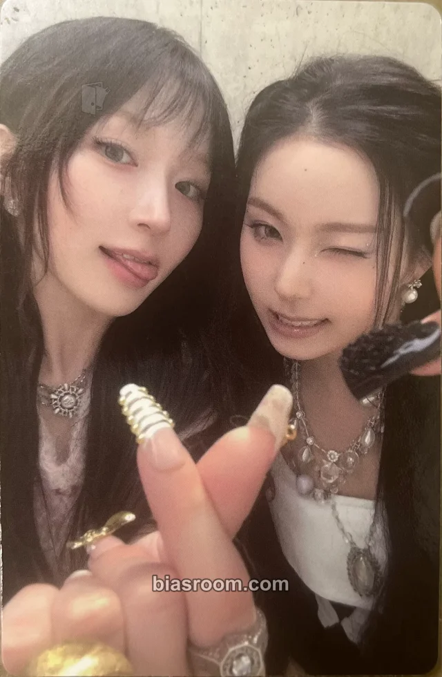 NMIXX Strange Muse K-pop photocard