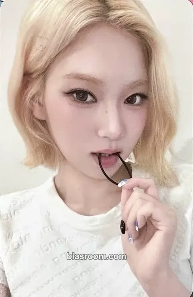 Isa STAYC 2:LOVE K-pop photocard