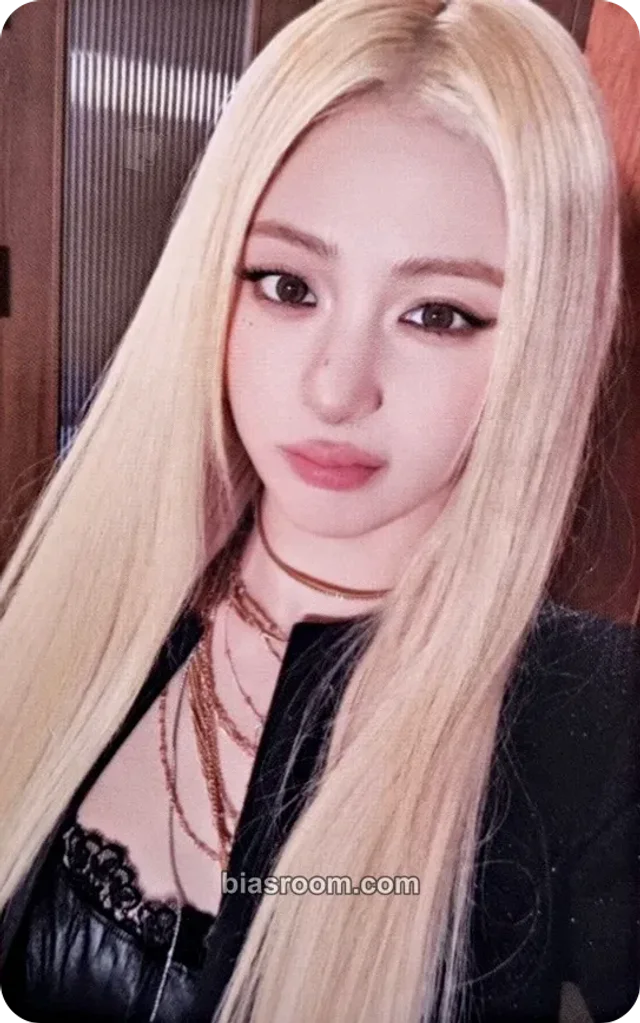Huh Yunjin LE SSERAFIM Made My Night K-pop photocard