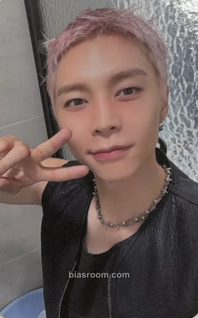 Johnny NCT 127 BLINGY K-pop Photocard