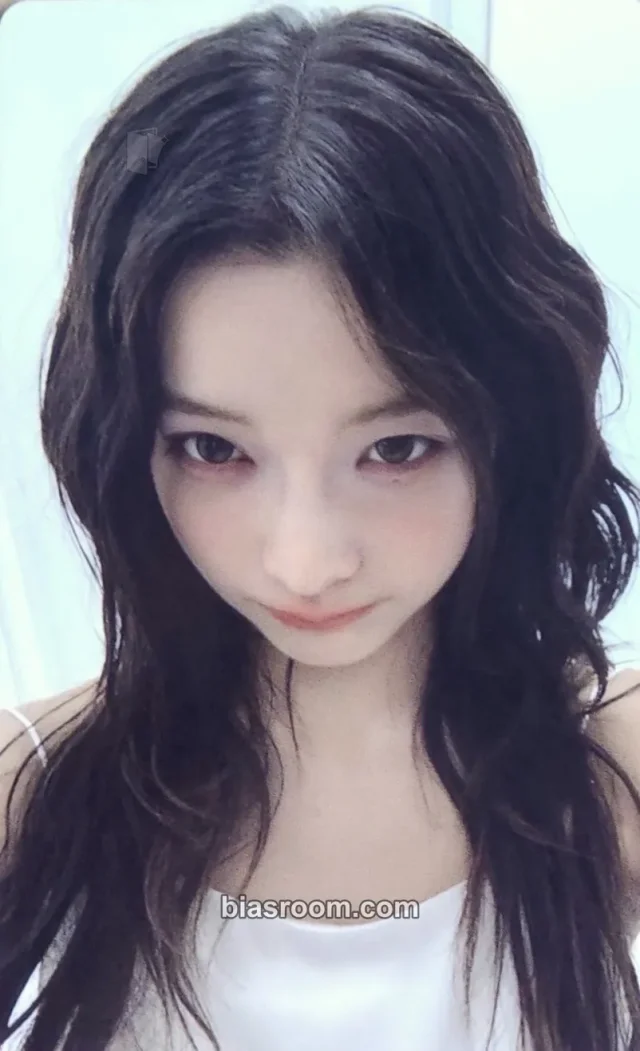 Iroha ILLIT BREAK EVEN K-pop photocard