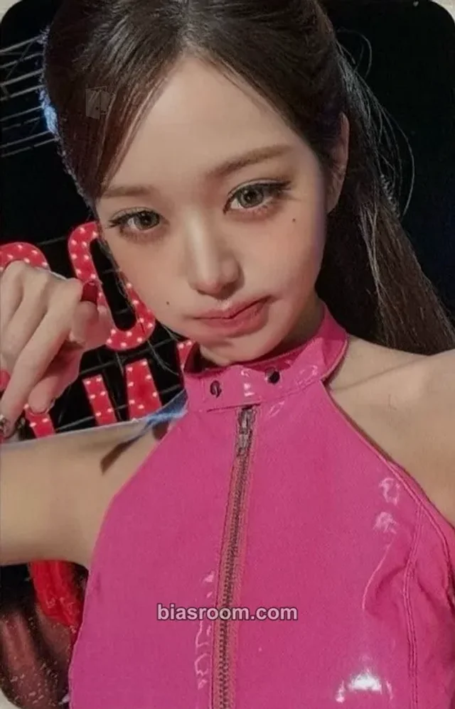Photocard K-pop de Wonyoung IVE Looks Can Kill