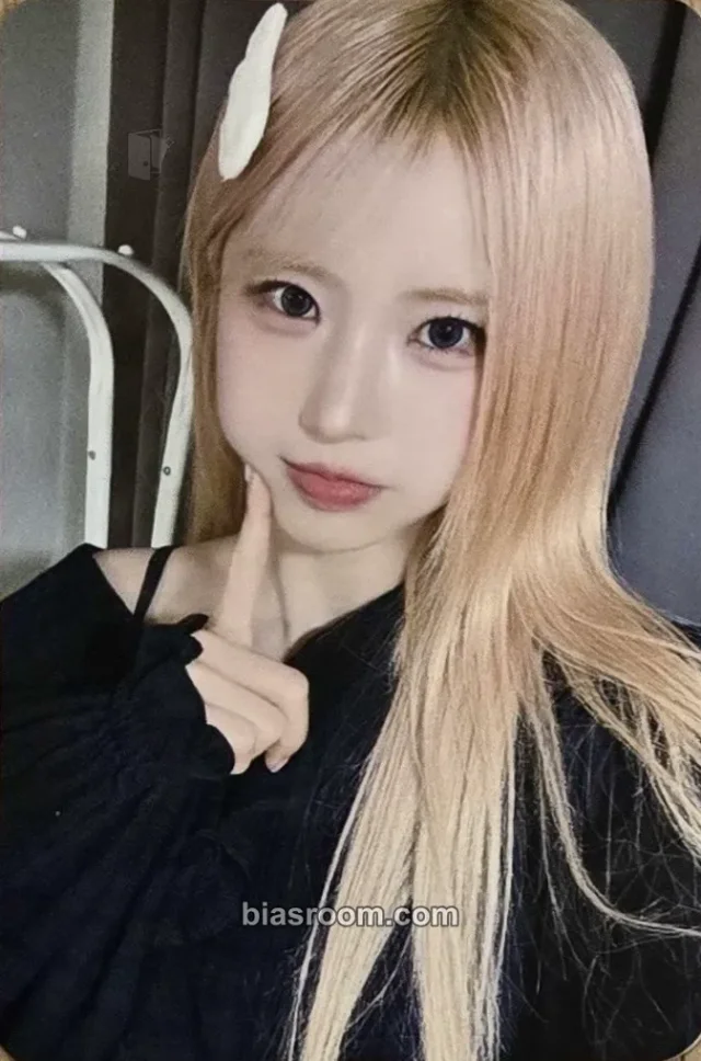 Hayoung fromis_9 Glow ME K-pop photocard