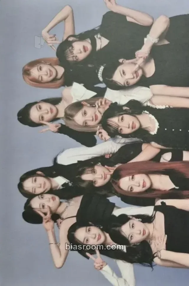 tripleS Assemble25 K-pop photocard