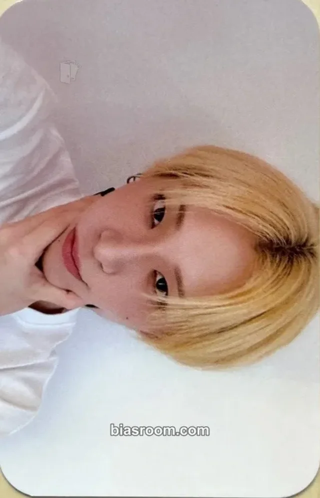 Haru XLOV I, God K-pop photocard
