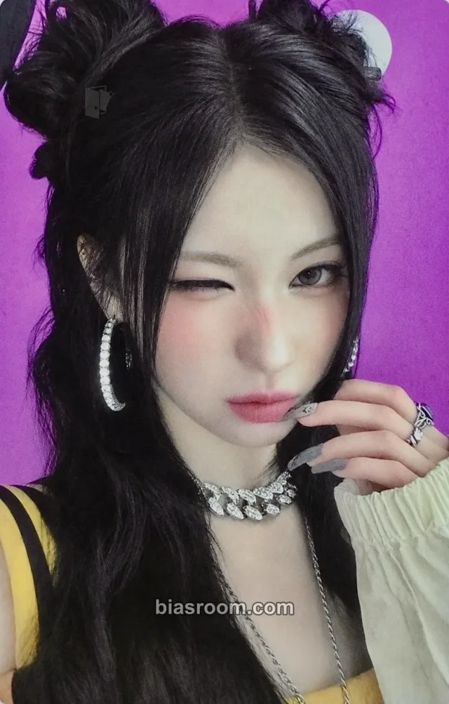 Photocard K-pop de Asa BABYMONSTER HOT SAUCE